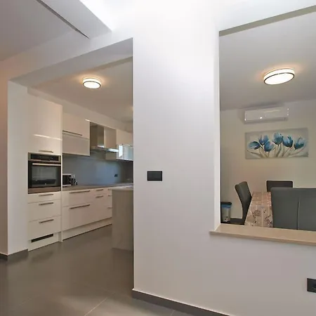 Дом отдыха Ferienvilla Mit Privatem Pool By Interhome Пула