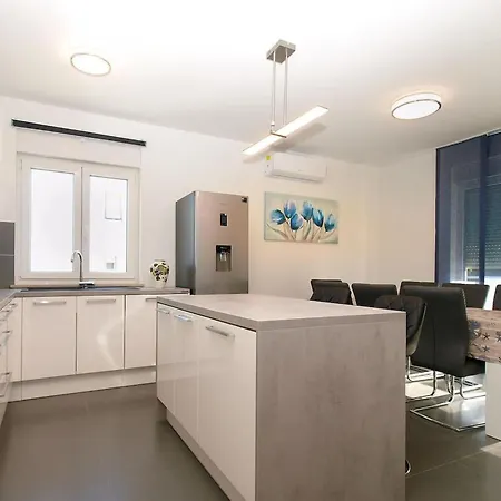 Ferienvilla Mit Privatem Pool By Interhome Pula