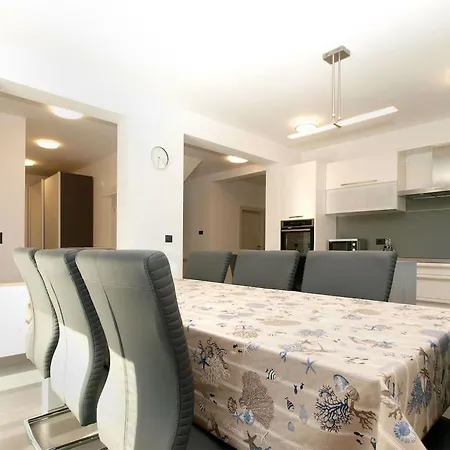 Ferienvilla Mit Privatem Pool By Interhome Сasa de vacaciones Pula