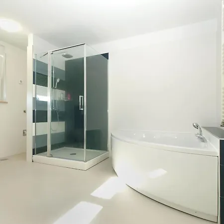 Ferienvilla Mit Privatem Pool By Interhome * 풀라