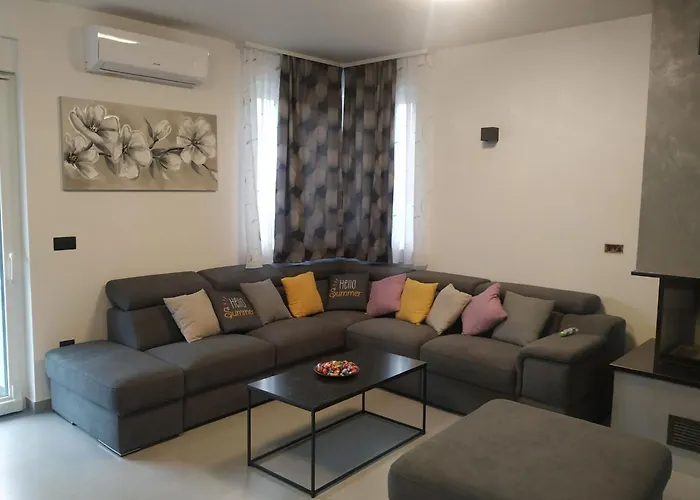 Semesterbostad Ferienvilla Mit Privatem Pool By Interhome *