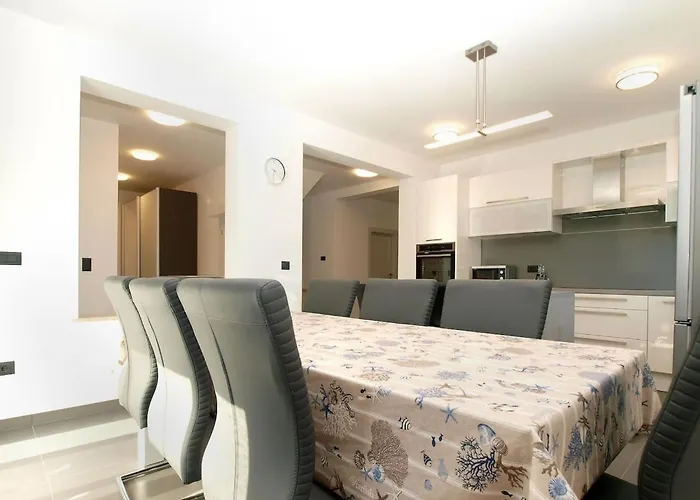 Ferienvilla Mit Privatem Pool By Interhome Holiday home Pula